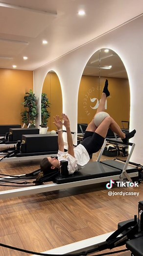 Sunday morning all about the Pilates ball! #reformerpilates #reformerpilatesinstructor #pilatesinstructor #pilatesinspiration #reformerworkout #pilates #pilatesworkout #pilatesbody