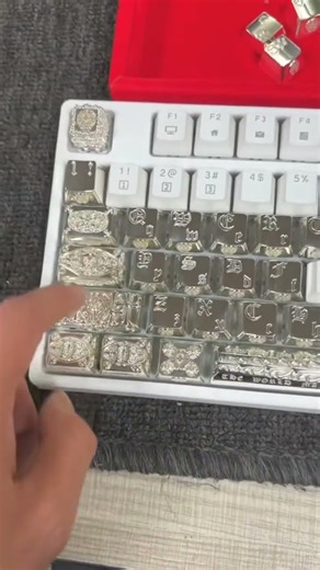 The world's best sterling silver keyboard! #gaming #keyboard #keycaps #925silver