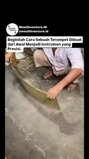 WealthVenture.ID on Instagram: "Sebelum menghasilkan musik, terompet ini dirancang melalui proses pemanasan, tekanan, dan toleransi yang tepat. 🎺 🎶 Setiap terompet dibuat sepenuhnya dengan tangan, dimulai dengan lembaran kuningan pipih yang dipotong, dipanaskan hingga lunak, dan dibentuk melalui proses penempaan dan pengguliran berulang. Tabungnya dibengkokkan dengan toleransi yang tepat, corongnya dilebarkan milimeter demi milimeter untuk mengontrol resonansi, dan setiap sambungan disolder, d