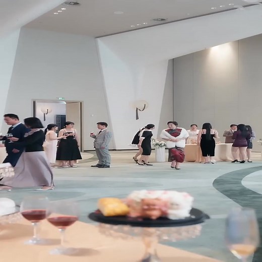 818K views · 8.8K reactions | "ЭХНЭРИЙН УРХИ" Бүтэн үзэхийг хүсвэл 42 гэж коммент үлдээгээрэй. Үргэлжлэх хугацаа 1 цаг 34 минут. Үнэ:3600殺 +бонус "ОХИНЫГ МИНЬ АВРААЧ" Мөн МОНГОЛ ДУУ ОРУУЛГАТАЙ БАГЦ-д шинэ кинонууд нэмэгдсээр л байгаа шүү. | Бүх кино /нэгдсэн Групп/ | Facebook