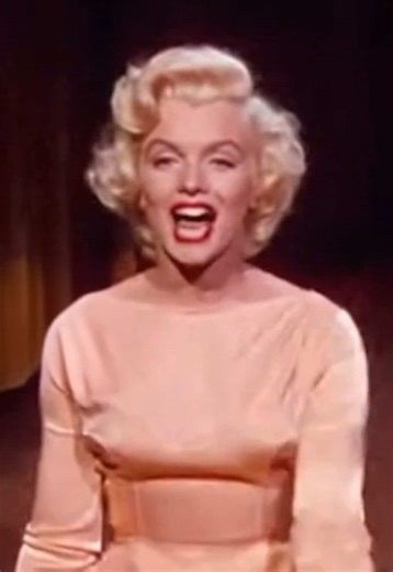 Marilyn Monroe Dance Challenge: Embracing Old Hollywood Glamour