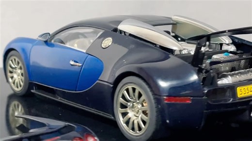 AUTOART 1/18布加迪威航Veyron 16.4 蓝黑量产版