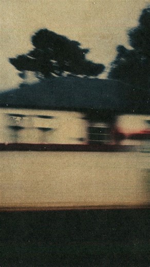 Сундучок с фильмами on Instagram: "Сериал: «СашаТаня» 📖 Описание: Продолжение популярного ситкома «Универ. Новая общага», рассказывающее о жизни молодой семьи Саши и Тани Сергеевых после окончания университета. Герои переезжают в собственную квартиру и сталкиваются с типичными трудностями взрослой жизни: ипотека, работа, воспитание ребёнка и отношения с родителями. Несмотря на бытовые проблемы, Саша и Таня продолжают сохранять любовь и юмор в любых ситуациях. ⭐ Рейтинг: • КиноПоиск — ~ 7.0 / 10