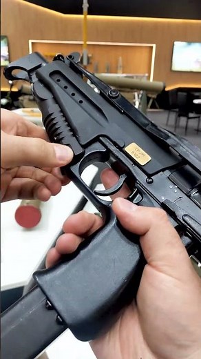 The SR-2 "Veresk" is the most powerful submachine gun in Russia's special forces! Link to the rev...