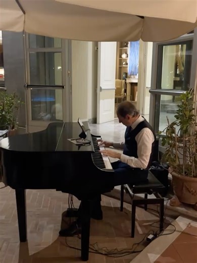 GRACE MATTHEWS🧚🏼‍♀️ on Instagram: "I retreat in Renaissance city so rejuvenation is customary"