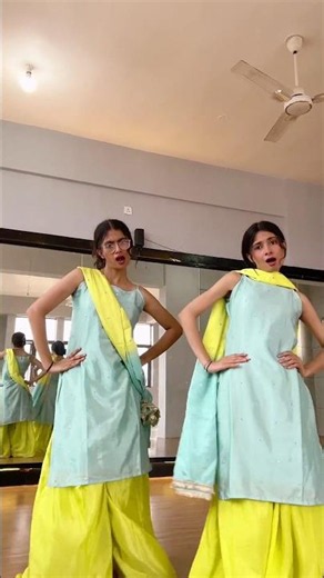 Maskara 💞💃 | Two Girls Amazing Dance Performance | #MaskaraSong #DanceShorts #TrendingShorts #viral