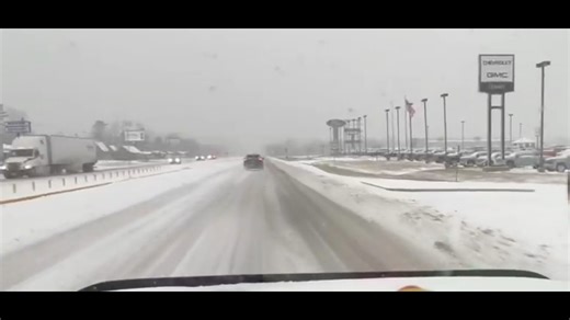 Heavy snow creates hazardous travel on US Route 25-E in Knox, Kentucky, USA
