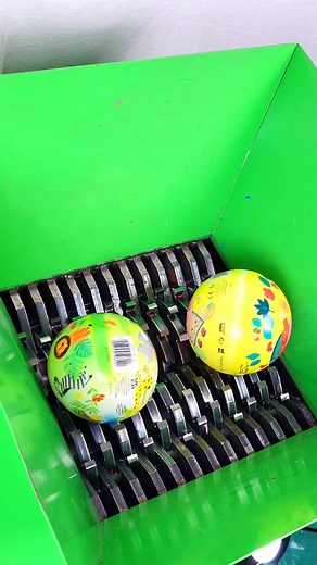 #asmrsounds #ASMR #asmrvideo #satisfying #shreddermachine #oddlysatisfying #asmrtiktoks #satisfyingvideo
