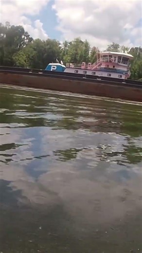 Tow Boat Pushing Barges!