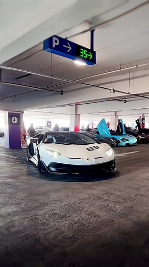 Lamborghini Aventador SVJ Features and Price Insights