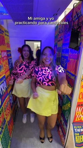 TEX-UNO | ROPA DE MUJER | MAYORISTAS on Instagram: "😅🔥 Ensayo previo a Carnavales 🔥😅 Paso que sale, paso que se celebra 😂💃🏽 Porque TEX-UNO te acompaña en Carnavales, desde la práctica hasta el desorden bueno 😮‍🔥🎶 Camiseta neón 💲 24.997 Blusa Alexa 💲 29.997 Falda short neón 💲 39.997 📍 TEX-UNO Cc Gran Centro Local 108 Cra 53# 68B - 57 🛍️ ¡Corre antes de que se agote!"