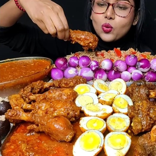 ASMR: EATING SPICY CHICKEN CURRY🔥 BASMATI RICE || #shorts #mukbangn#asmreating #mukbangasmr #asmr