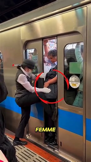 Elle a risqué sa vie pour un passager coincé dans le métro.