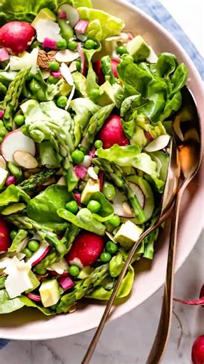 Butter Lettuce Salad with spring vegetables 👉🏻 The easiest 20 min spring salad recipe