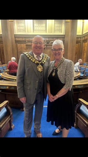 The Mayor of Barnsley has loved welcoming families to the town hall today. Families have enjoyed looking round the Council Chambers and dressing up as the mayor. There’s still time to enjoy Christmas at the Town Hall, and then head to Barnsley town centre for the Christmas Markets. #barnsleycth2023 | Barnsley Council