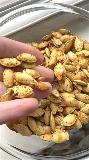 Save your pumpkin seeds after you carve your pumpkins to make a healthy snack 🎃 #roastedpumpkinseeds #pumpkinseeds #snackrecipes | TheCanok
