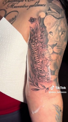 Stunning Tattoo Ideas Featuring Flowers and Names