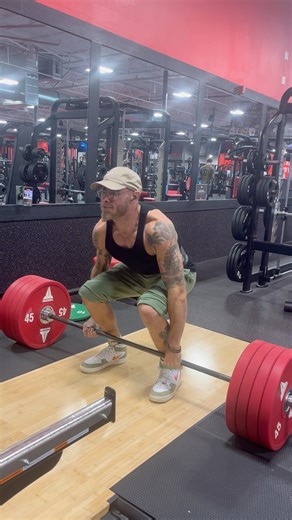 COULD HE HANDLE 405? @TheNewMattyB #gym #training #weightlifting #strong #fyp #fy #shorts #fypシ