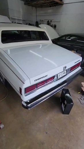 ⚠️ If your trunk don’t shake it’s NOT American Bass 🔊 🇺🇸 watch till the end :) @certified_kustomsllc of Memphis tn checking out a #boxchevy he just installed a system in. via: @memphismikesgarage #boxchevy #chevy #forgiato #28s #americanbass #taramps #certifiedcustoms #fyp #pressplay #americanbassusa #vfl #car audio #loud #basshead