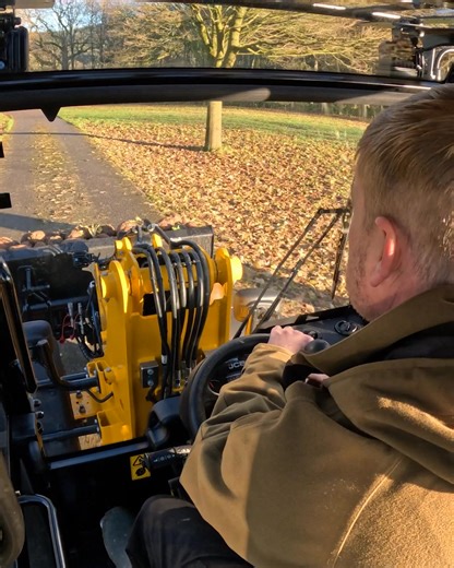 9.5K views · 139 reactions | Effortless operation. The new #JCB TM110 telescopic wheel loader is fitted with an easy-to-use cab that provides complete control without sacrificing comfort. Discover more: https://brnw.ch/21wRzRE. | JCB | Facebook