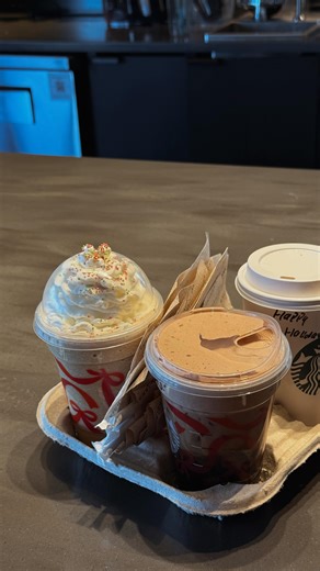 J A S M I N E on Instagram: "GRWM ✨ La temporada ya se siente y mi feriado favorito viene por ahí… obvio que estoy súper feliz!!!! ———- Productos abajo ↓ Todo está en mi Amazon Storefront o en mi Shop My — links en mi bio. Productos usados: • @tower28beauty SOS Rescue Spray • @maybelline Super Lock Brow Gel • @tower28beauty SunnyDays SPF 30 Skin Tint • @tower28beauty Swipe Serum Concealer • @dimebeautyco Day Cream • @lunarbeauty Cream Blush — Fuego Fuchsia • @beautyblender brushes • @elfcosmetic