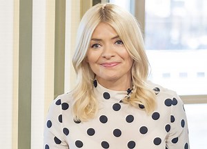 Fans Criticise Holly Willoughby For Outfit Only 'Skinny Minis Can Pull Off'