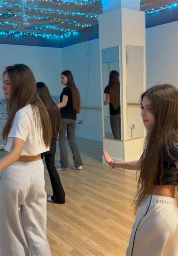 Kids’ Belly Dance Group 💃✨ @Николета✝️ @fab @alinaa🌊 @♡Iuliana♡ #fyp #foryoupage #bellydance #kids #bellydancers