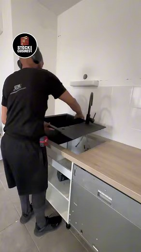 43K views · 701 reactions | PARTIE 2 - Pose d'une cuisine de A a Z résumé en 3 minutes 勞 #bricolage #cuisine #rangement #bonplan #meuble #montage #asmr #timelapse | Stock Cuisines | Facebook