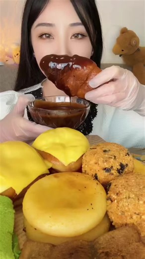 #kwaiyumm #asmr #mukbang #cake #fyp