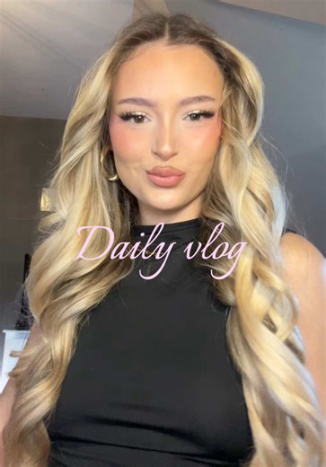 Une journée le 24 décembre ça donne quoi ? ✨ Et oui c’est ça la réalité travailler dans le commerce un 24 décembre ! Et vous c’était comment ? Oups je suis un peu en retard sur la date .. - #makeup #dailyvlog #unejourneeavecmoi