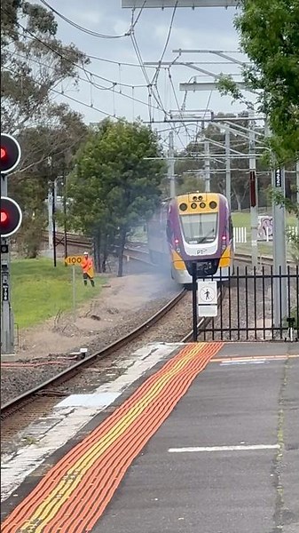 Bang💥Bang💥Bang💥Train explodes detonators and big toots | VLocity Vline Melbourne Australia