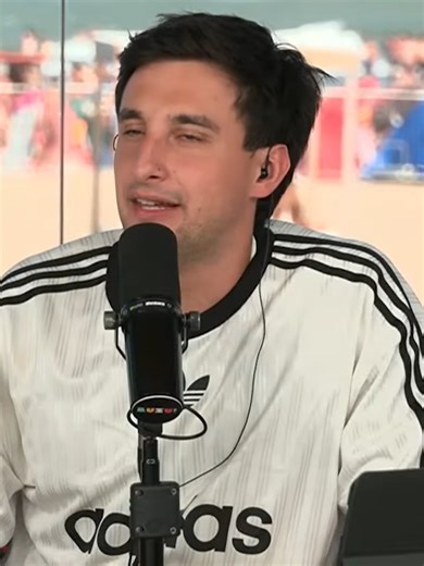 Teodelia Invita a Nico Occhiato a la Pool Party