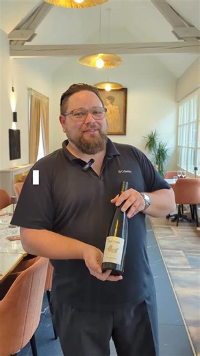 Auberge Du Kochersberg on Instagram: "❤️ Le vin coup de cœur du mois🍷 Aujourd’hui, Jérôme nous partage l’un de ses vins préférés à l’Auberge : le Riesling Grand Trio 2019 du domaine alsacien Bott Frères 🍇 Un vin rare, issu de l’assemblage de trois Grands Crus de Ribeauvillé (Kirchberg, Geisberg et Osterberg), qui révèle toute la richesse et la finesse des terroirs alsaciens. À la dégustation : une belle minéralité, une acidité précise, des notes d’agrumes et une grande élégance. Un Riesling de