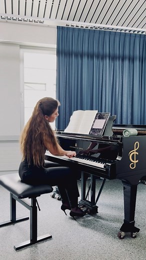 ✨ Mozart‘s Piano Concerto No. 23 🎹 I’m playing here the first movement of Mozart’s Piano Concerto in A Major, K. 488, now available on our platform! 💫 And you can also do it! Practice with our beautiful orchestral accompaniment anytime you feel like 🧡 • 🎼 The full concerto is available as a bundle, so you can save when getting all three movements! Try it now at 👉 www.concerto-companion.com #mozart #pianoconcerto #concertocompanion #workinprogress #practicewithorchestra #soloistlife #practic