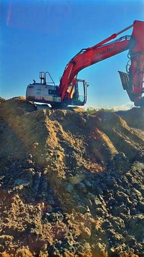 210 Link-belt relaying dirt. #excavator