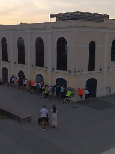 Prédio na Praia: Opiniões e Debates em Matosinhos