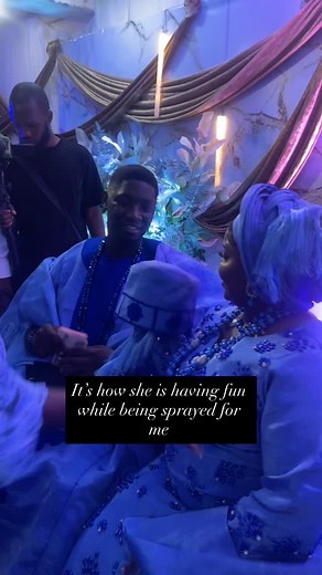 She’s just vibing to the music while cashing out 😂 #ilealadun #onpointalaga #nigerianweddings #yorubatraditionalweddings #alagainlagos | Ile_Aladun