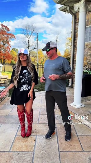 Maybe it's time to hire a backup dancer... @꧁ⒹⒺⓂ︎ⓅⓈ꧂ you want the job? 😂😉