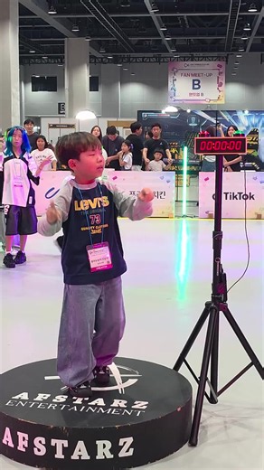 digidigi 진짜 대박이다!#춤추는곰돌 #춤추는곰돌의랜덤댄스 #춤추는곰돌의타이머댄스 #afstarz #dance 00:00:13 Media