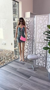 Woman tries to act like a mannequin | Paul & Friends