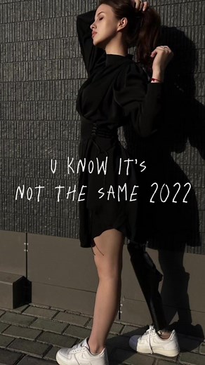 Fashionable Outfits Showcasing Prosthetic Leg Style