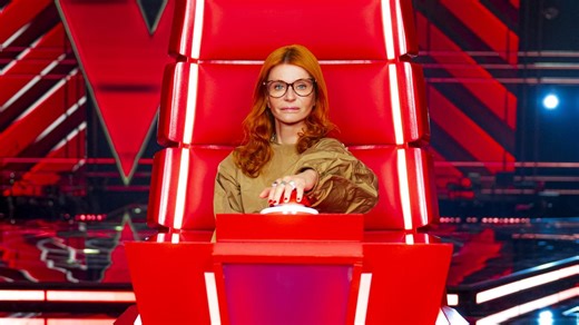 « Je préfère tomber et vous avoir que l’inverse » : Axelle Red chute lourdement sur le plateau de « The Voice Belgique » (vidéo)