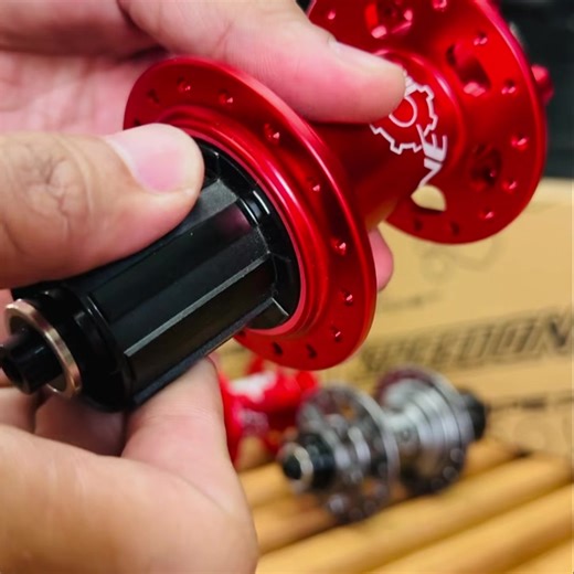 BACK IN STOCK!! 🔥🔥 Speedone Sniper V3 Hubs *32 holes *ratchet type *Hyperglide (HG) & Microspline (MS) Type Colors: Black & Red only #SpeedoneSniper #trustedbikeshop @highlight | D&P Bike Lab