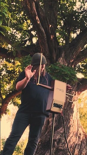 LIVE THEREMIN in the PARK! 🎶