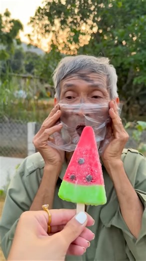 The challenge: Eating watermelon ice cream and Celano ice cream with your eyes closed, super deli...