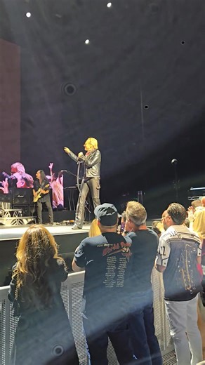 Amazing Show David Lee Roth and Band..Killing it at Bleaulive Theater Las Vegas Tonight .Again David Lee Roth and band Absolutly killed it last Night Not only did we see the greatest front man ever to grace the stage he Killed it..#Rocknroll #saturdaynight | Derrick Saint Frum
