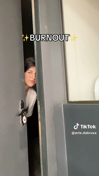 BURNOUT Tatuagem: POV de um Tatuador Sobrecarregado