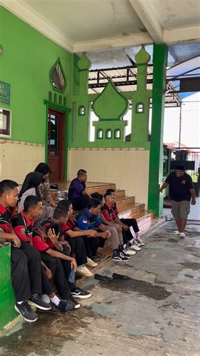 Tarminngaklak on Instagram: "Hai adick-adick! 😊 Welcome to SMK Tamtama Kroya😉 Siapin mental, siapin senyum, dan siapin kenangan seru bareng kita! tempat potensi Anda berkembang! Pendidikan unggul, lingkungan inovatif, dan fasilitas lengkap menanti. "SMK BISA! ✨ Wujudkan karir impianmu! Belajar sambil praktik, lulus langsung siap kerja 🤩 *Konsentrasi Keahlian* 1. Teknik Instalasi Tenaga Listrik ⚡️ 2. Teknik Pemesinan mesin ⚙️ 3. Teknik Kendaraan Ringan 🚗 4. Desain Komunikasi Visual 🖥️ *Janga