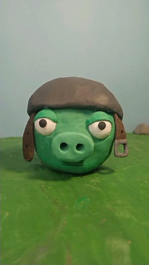 DarkCrøw on Instagram: "Angry Birds II Otro Gorrino más. #animation #stopmotion #claymation #cartoon #weirdcore #art #cine #cinematography #animationstyle #weird #angrybirds #angrybird #angry #gore #pig #bird #secuela #blood #bomb #animación #bizarre #bizarro #horror #horrorart #clay #plastilina #arcilla"