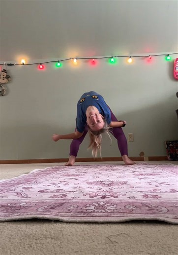 🙃 #flexibility #contortion #flexible #stretch #jelliebend @Jelliebend | flexibility